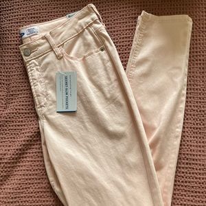 NWT Old Navy Rockstar Skinny Jeans